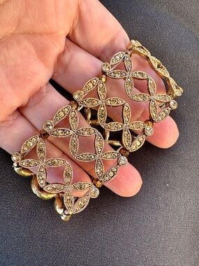 Pretty Beaded Jeweled Pave Goldtone Chunky Stretch Statement Bracelet